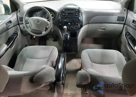 2005 Toyota Sienna Le z USA, uszkodzony, nr VIN 5TDBA23C65S048050